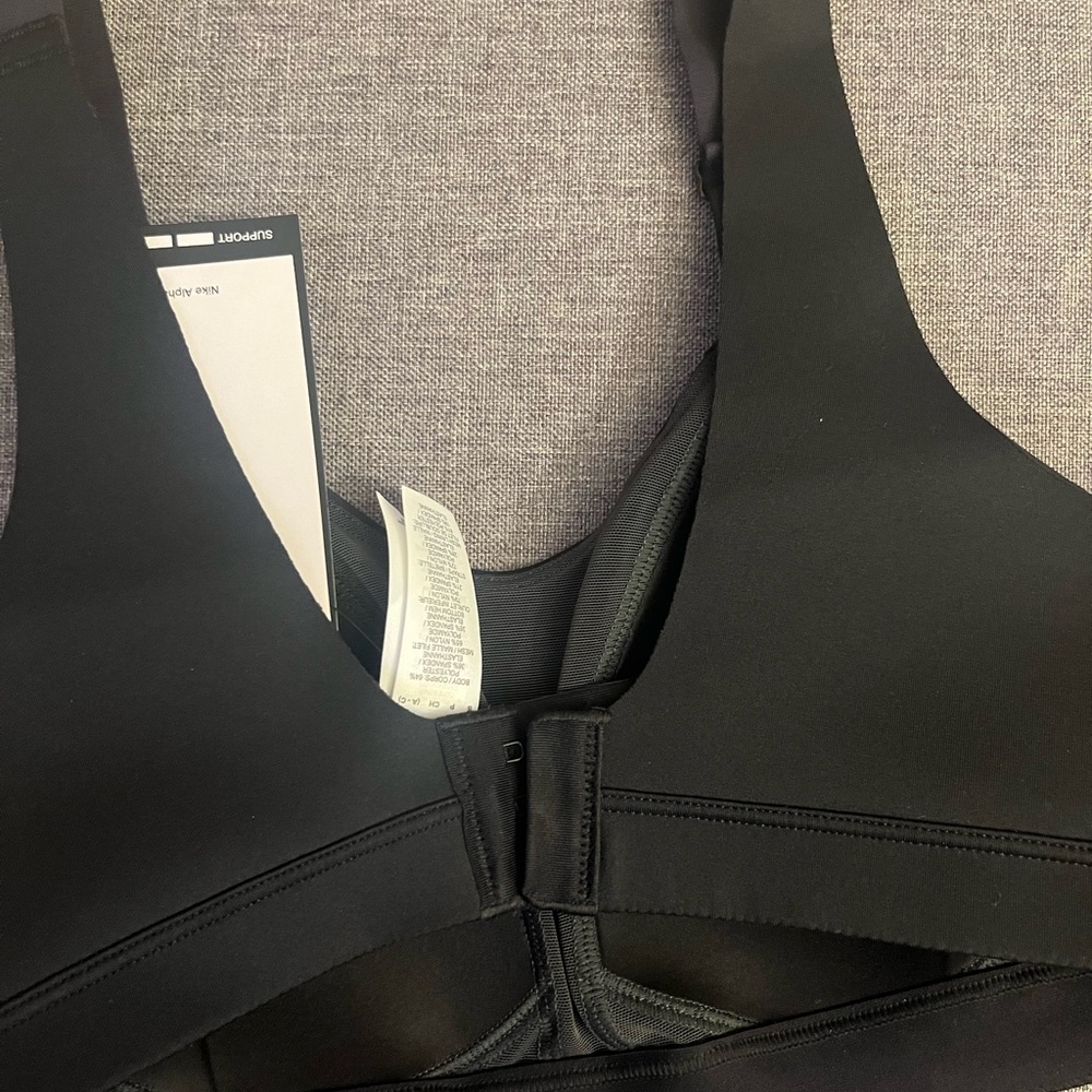 nike training bra - Picture 2 of 3